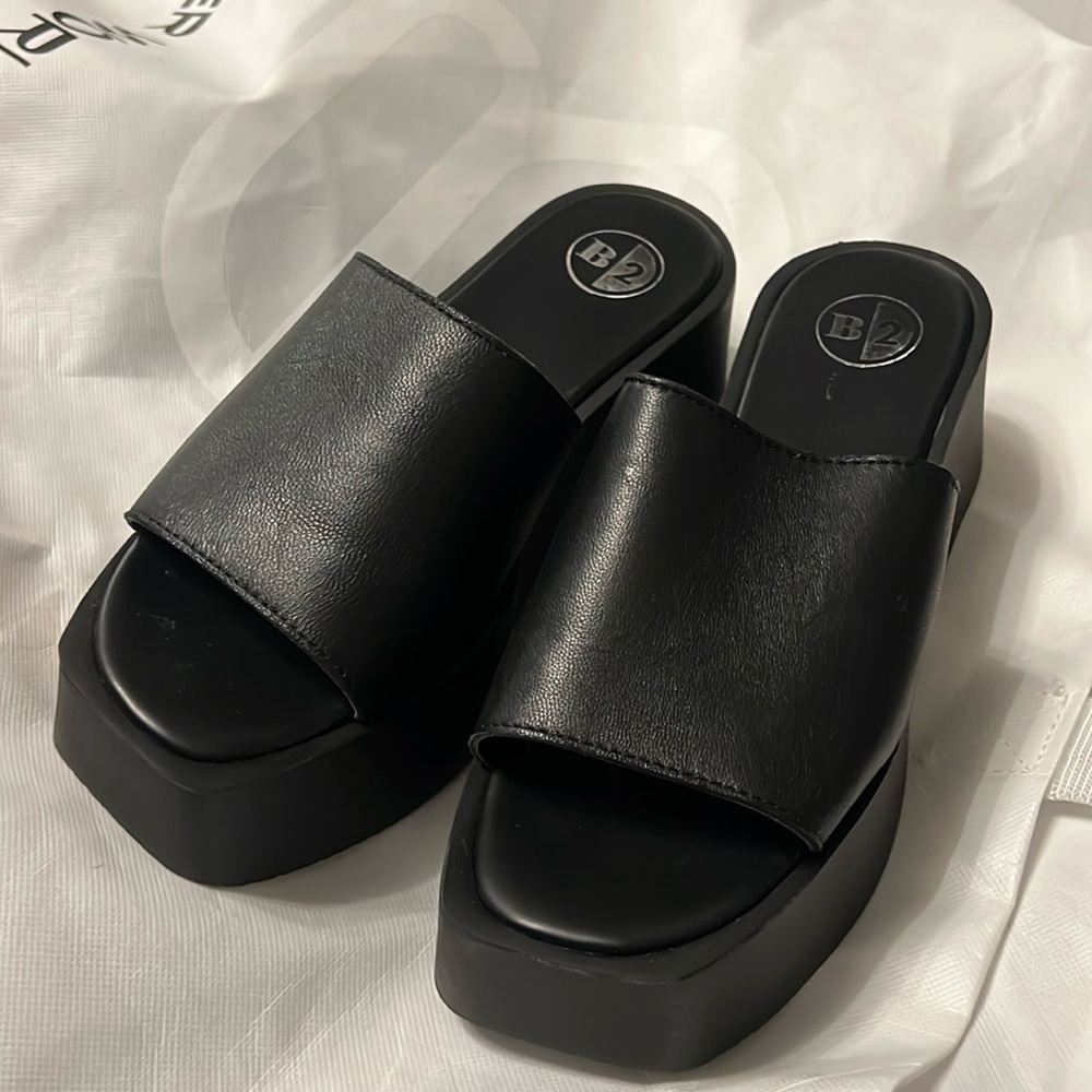 THICK PLATFORM SANDALS